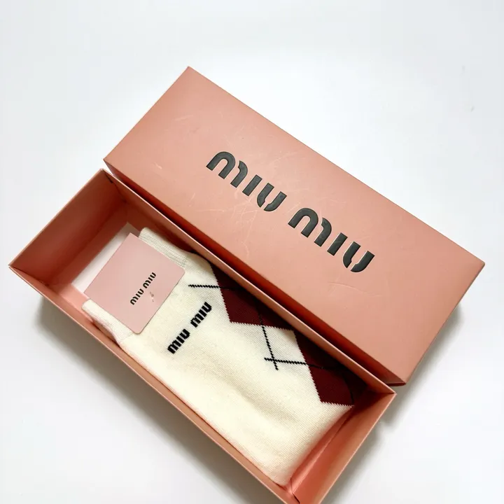 スーパーコピー ミュウミュウ 靴下