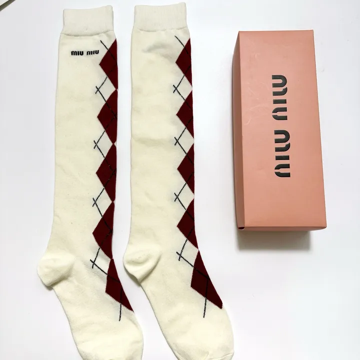 スーパーコピー ミュウミュウ 靴下