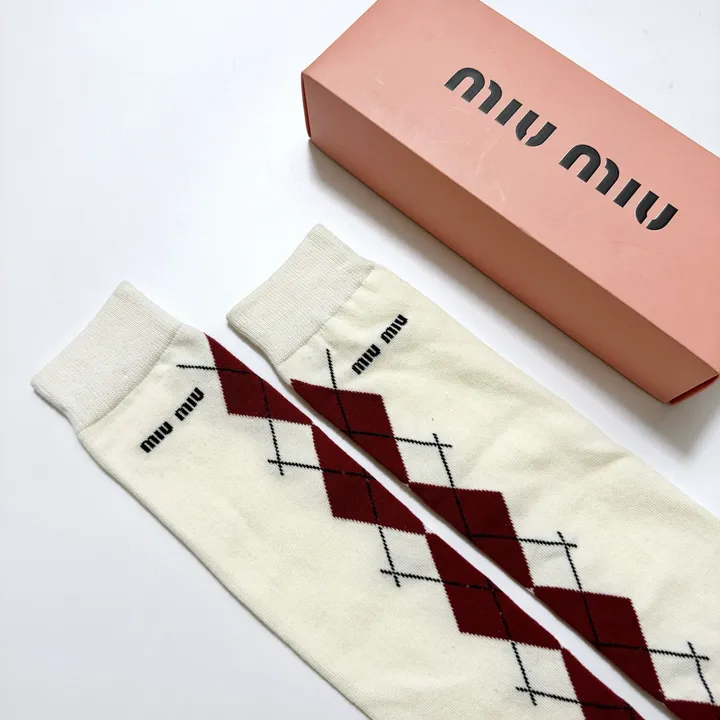 スーパーコピー ミュウミュウ 靴下