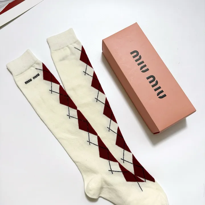 スーパーコピー ミュウミュウ 靴下
