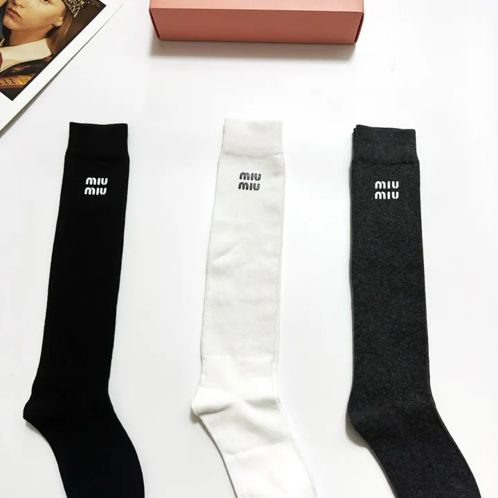 スーパーコピー ミュウミュウ 靴下