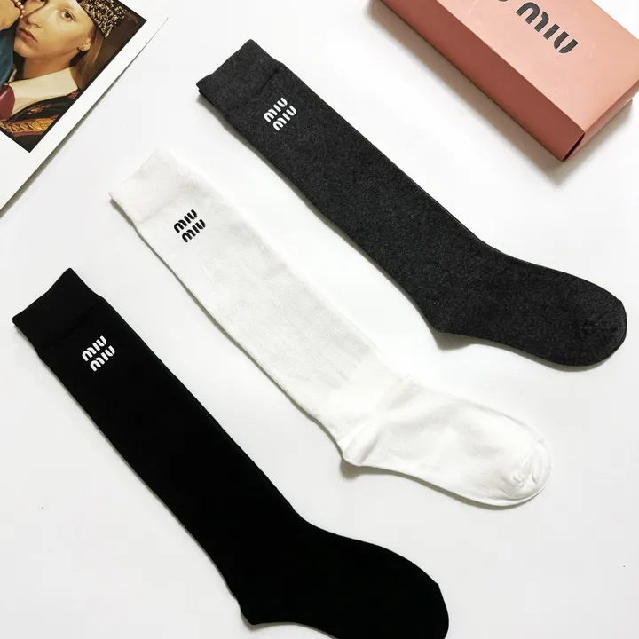 スーパーコピー ミュウミュウ 靴下