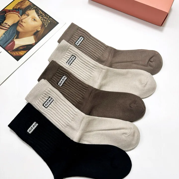 スーパーコピー ミュウミュウ 靴下