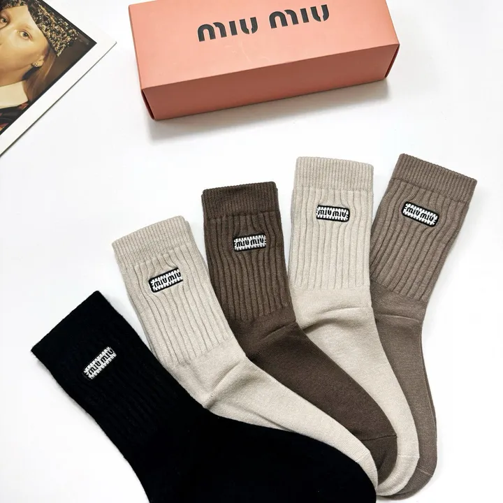 スーパーコピー ミュウミュウ 靴下