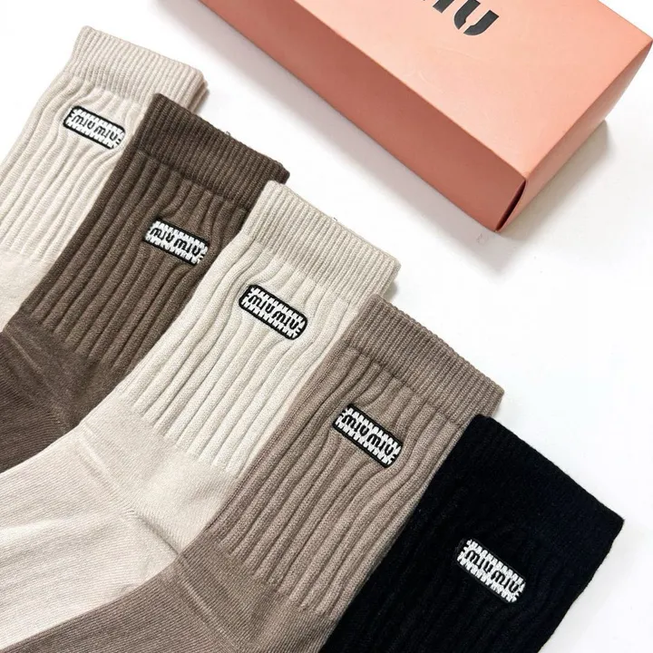 スーパーコピー ミュウミュウ 靴下