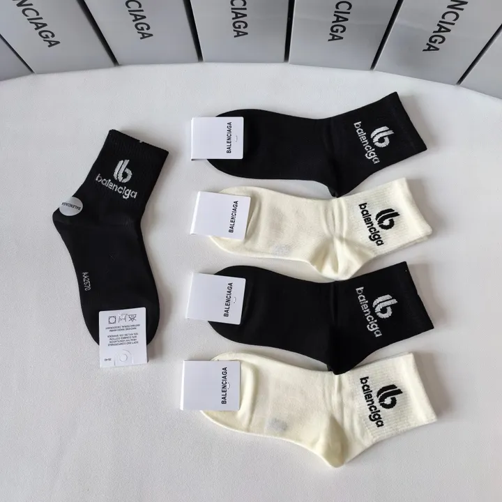 スーパーコピー バレンシアガ 靴下