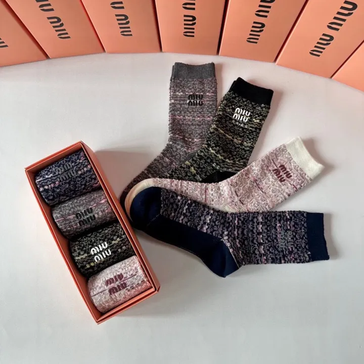 スーパーコピー ミュウミュウ 靴下