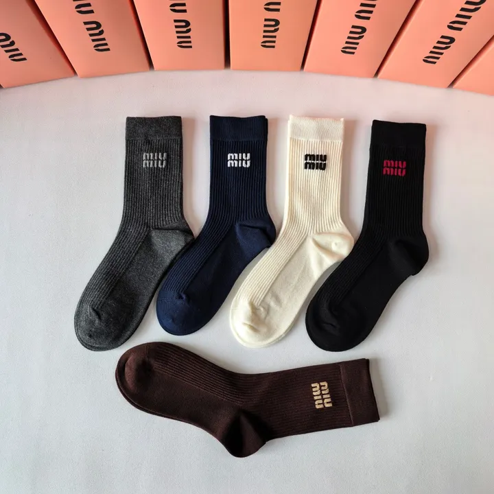 スーパーコピー ミュウミュウ 靴下