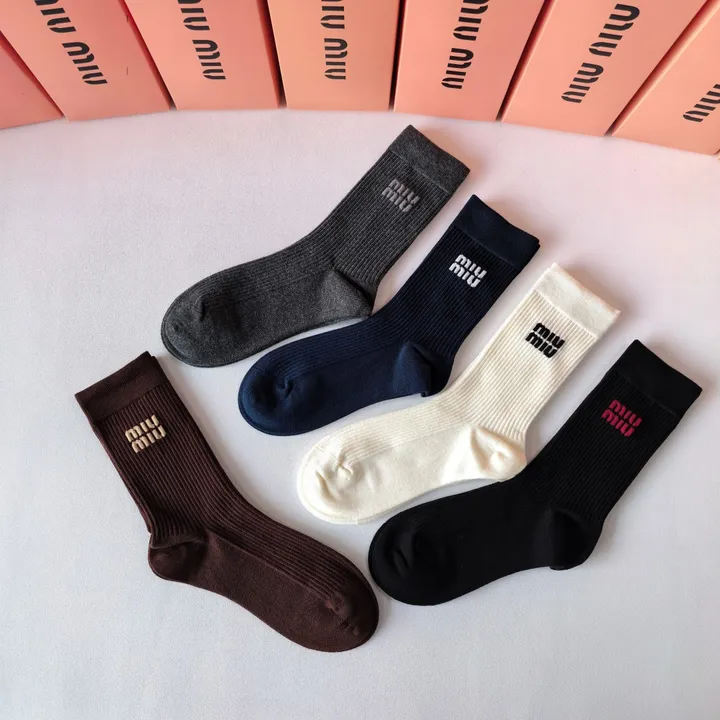 スーパーコピー ミュウミュウ 靴下