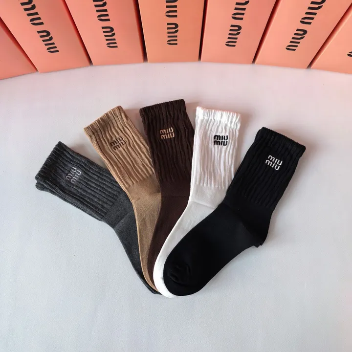 スーパーコピー ミュウミュウ 靴下