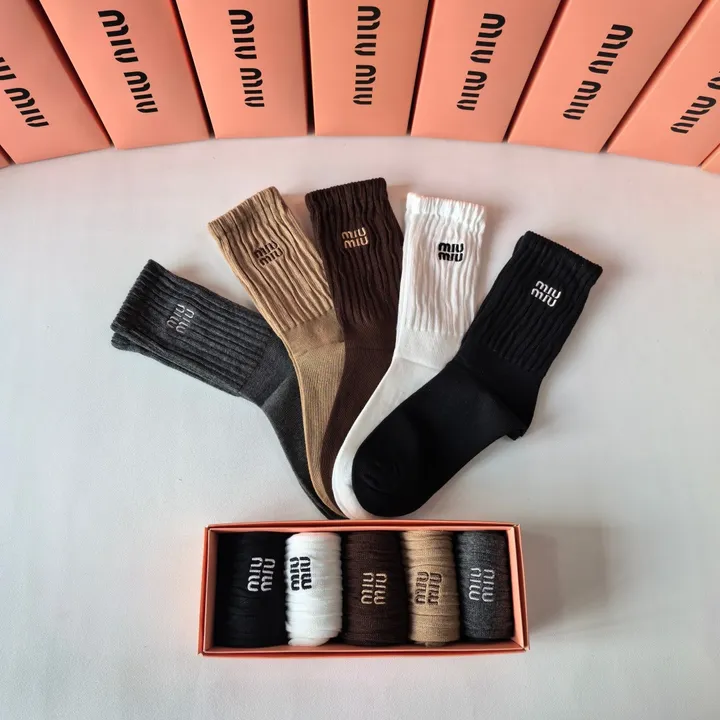 スーパーコピー ミュウミュウ 靴下