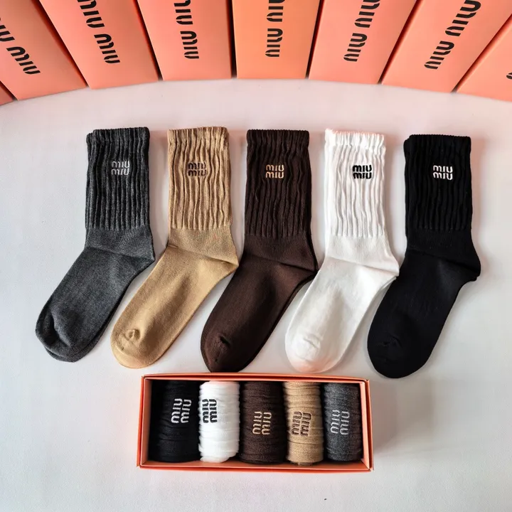 スーパーコピー ミュウミュウ 靴下