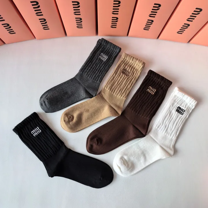 スーパーコピー ミュウミュウ 靴下