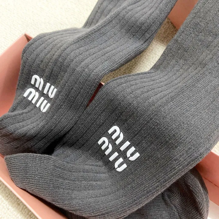 スーパーコピー ミュウミュウ 靴下