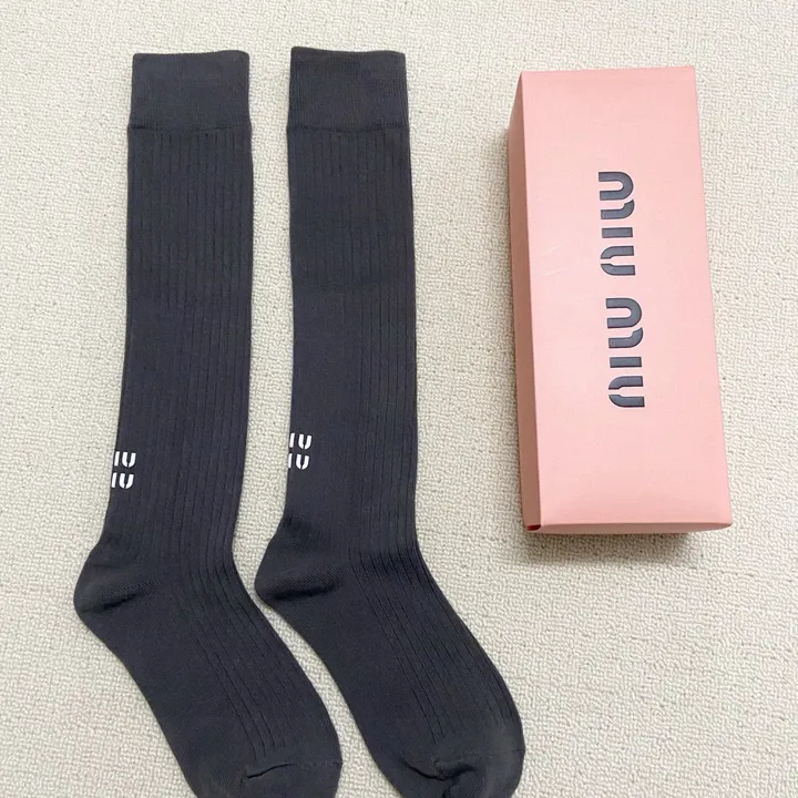 スーパーコピー ミュウミュウ 靴下