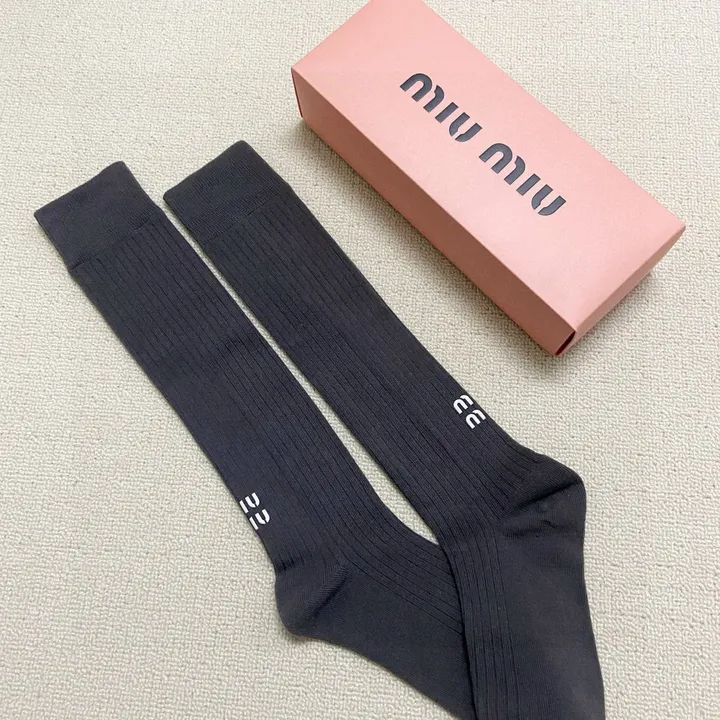 スーパーコピー ミュウミュウ 靴下