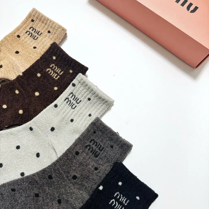 スーパーコピー ミュウミュウ 靴下