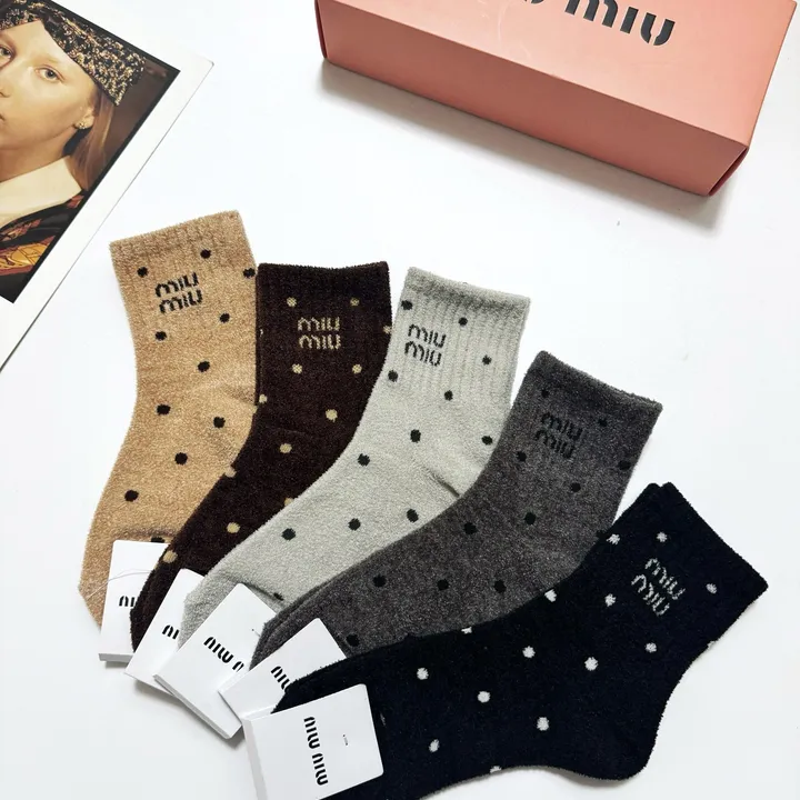 スーパーコピー ミュウミュウ 靴下