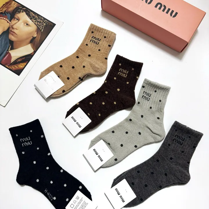 スーパーコピー ミュウミュウ 靴下