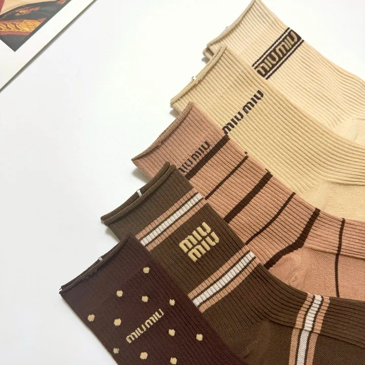 スーパーコピー ミュウミュウ 靴下