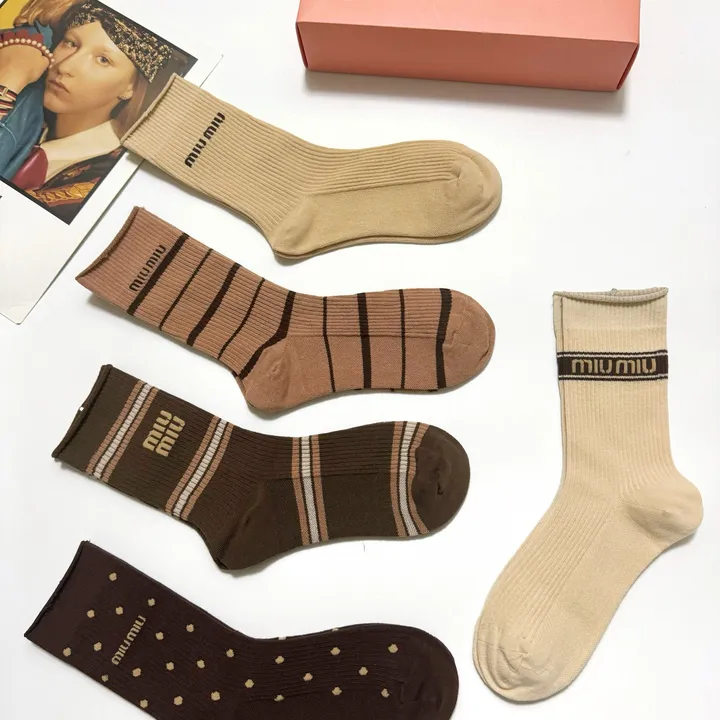 スーパーコピー ミュウミュウ 靴下
