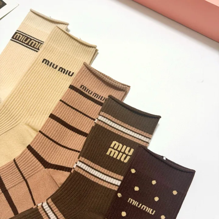 スーパーコピー ミュウミュウ 靴下