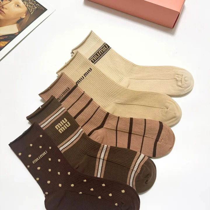 スーパーコピー ミュウミュウ 靴下