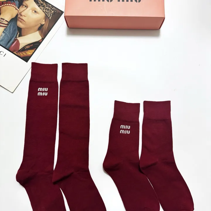 スーパーコピー ミュウミュウ 靴下