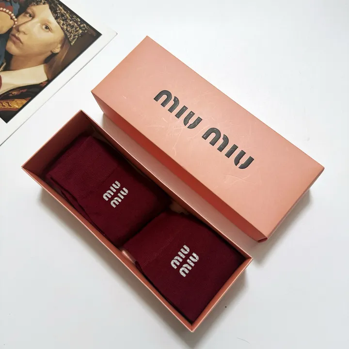 スーパーコピー ミュウミュウ 靴下