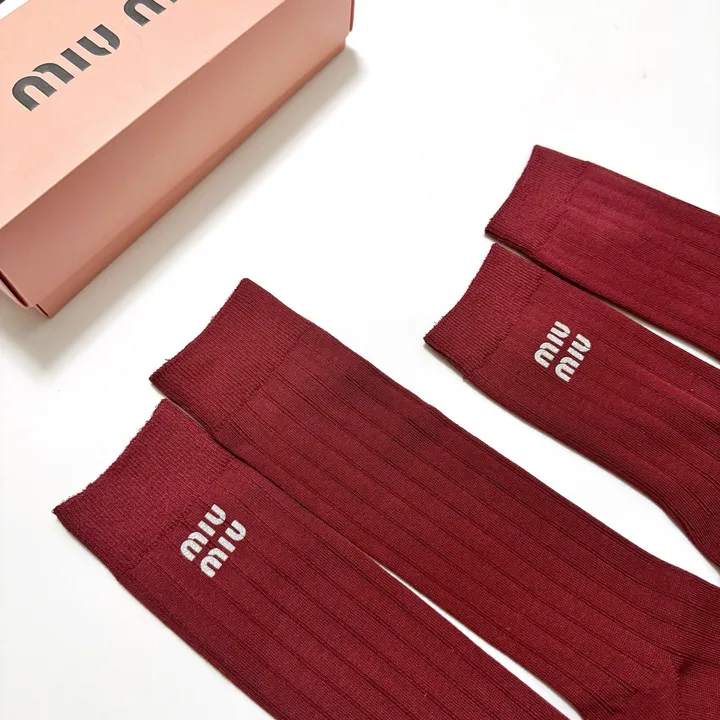 スーパーコピー ミュウミュウ 靴下