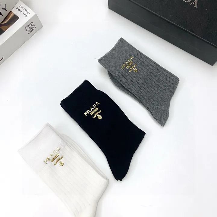 スーパーコピー プラダ 靴下
