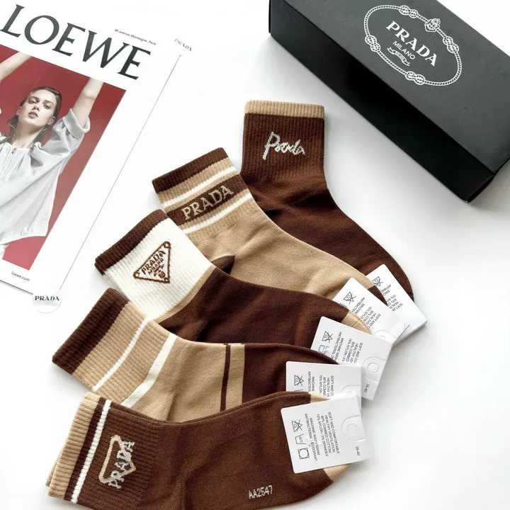 スーパーコピー プラダ 靴下