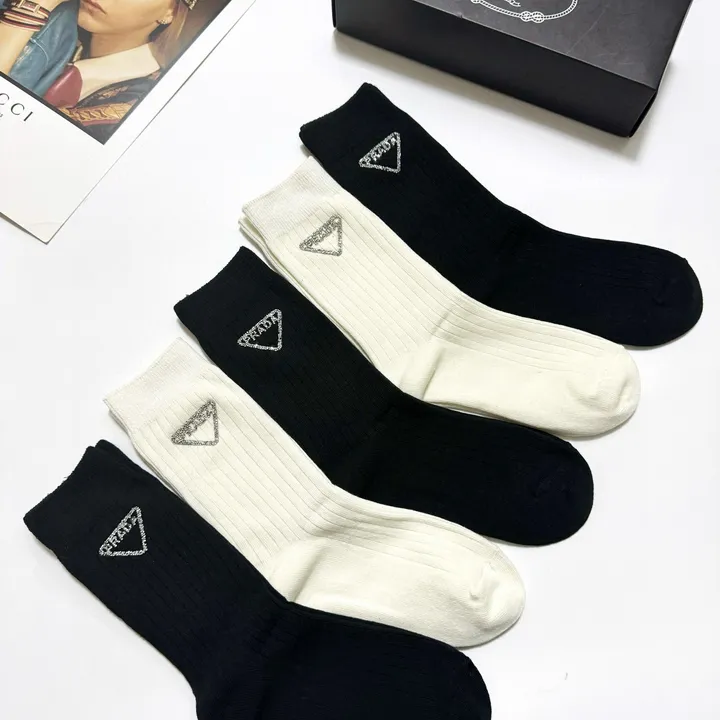 スーパーコピー プラダ 靴下