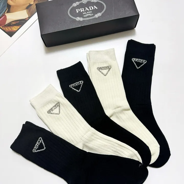 スーパーコピー プラダ 靴下