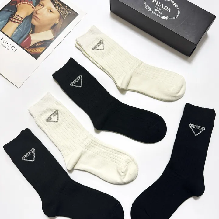スーパーコピー プラダ 靴下