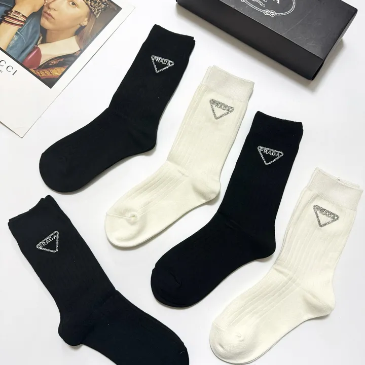 スーパーコピー プラダ 靴下