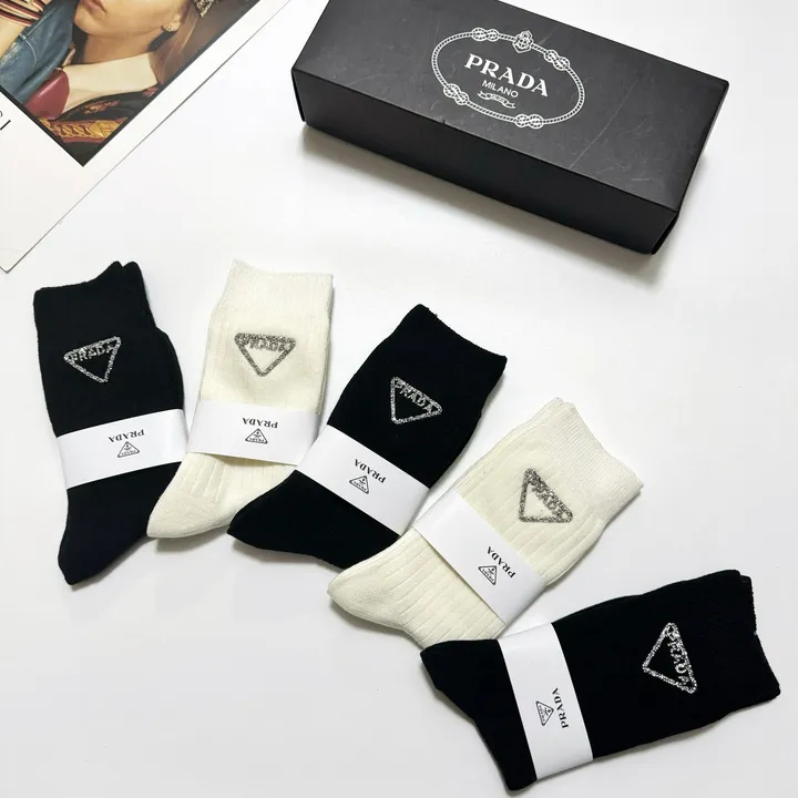 スーパーコピー プラダ 靴下