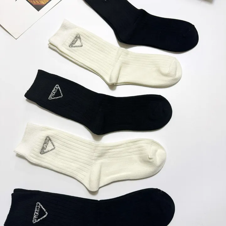 スーパーコピー プラダ 靴下