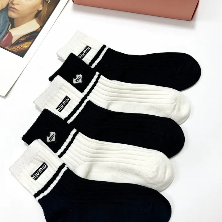 スーパーコピー ミュウミュウ 靴下