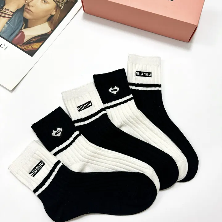 スーパーコピー ミュウミュウ 靴下