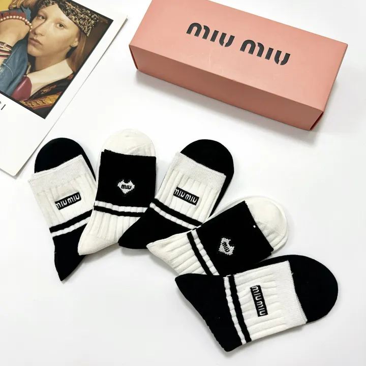 スーパーコピー ミュウミュウ 靴下