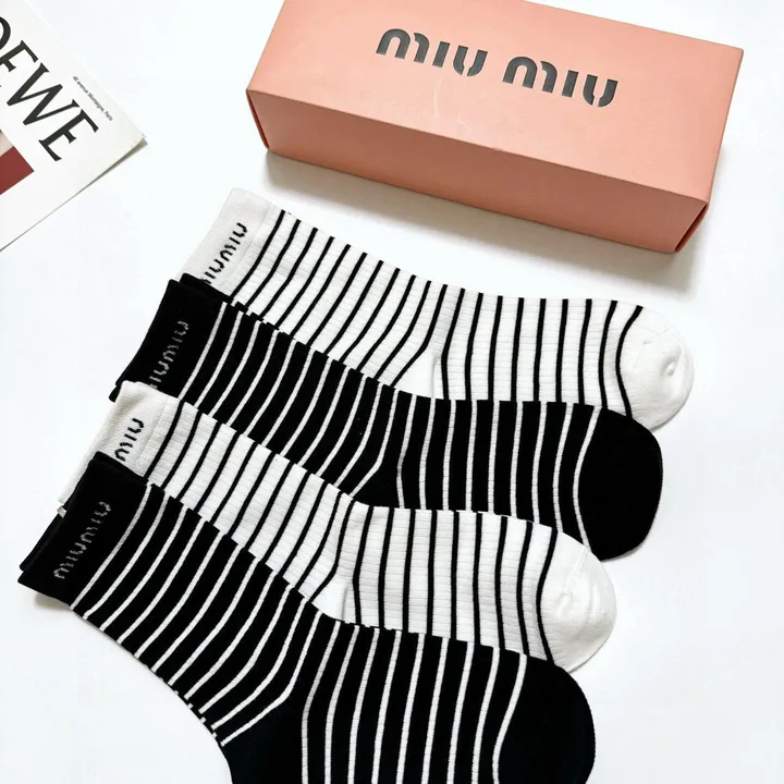 スーパーコピー ミュウミュウ 靴下