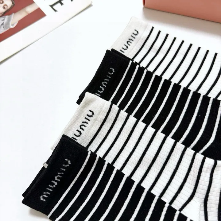 スーパーコピー ミュウミュウ 靴下