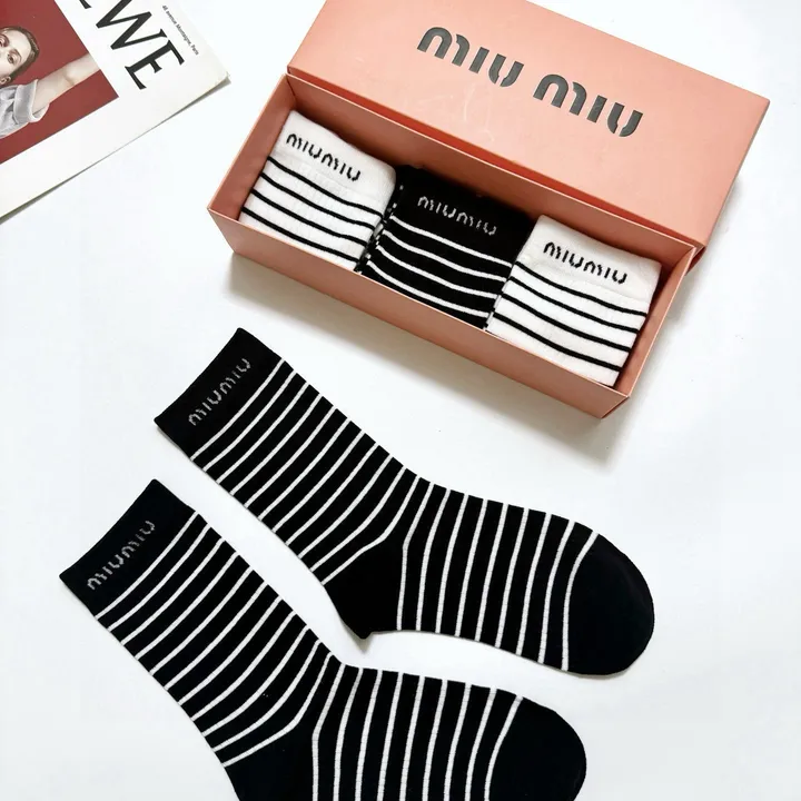 スーパーコピー ミュウミュウ 靴下