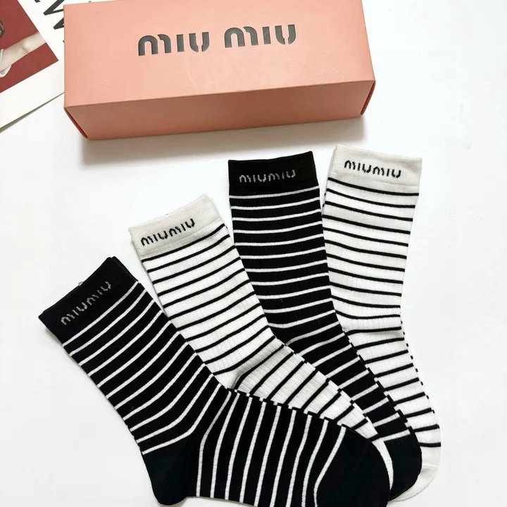 スーパーコピー ミュウミュウ 靴下