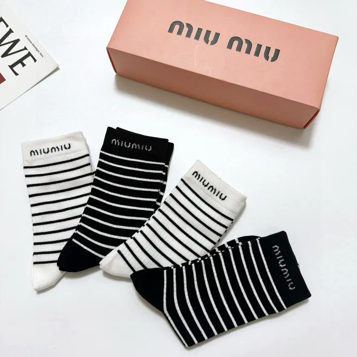 スーパーコピー ミュウミュウ 靴下