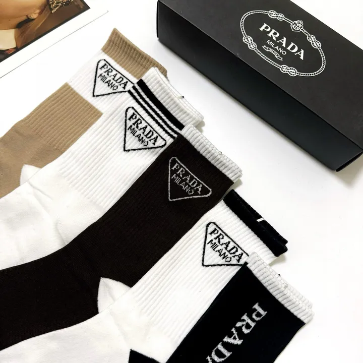 スーパーコピー プラダ 靴下