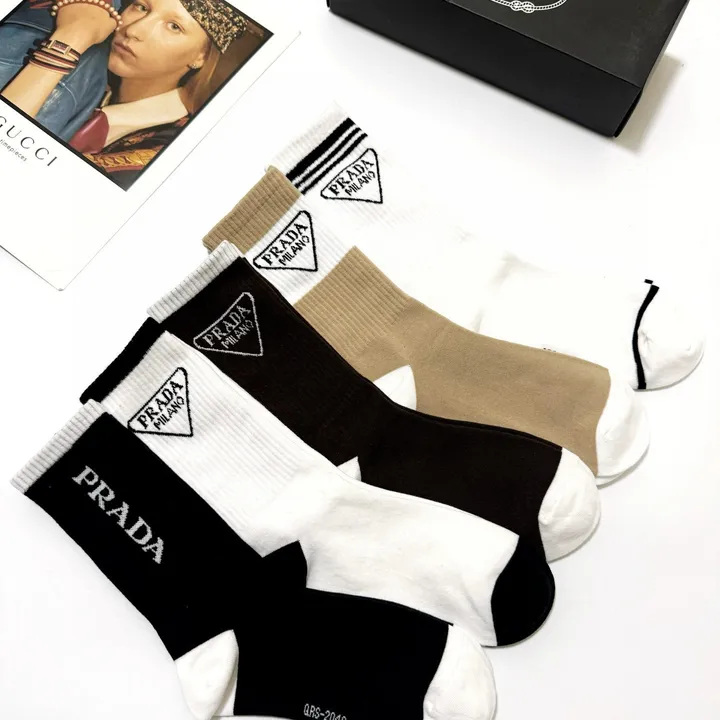 スーパーコピー プラダ 靴下