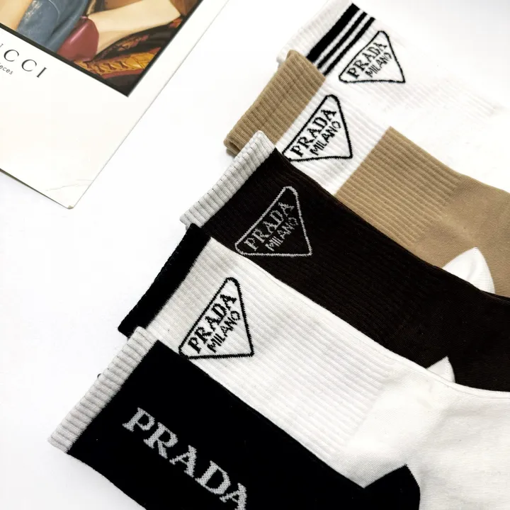 スーパーコピー プラダ 靴下
