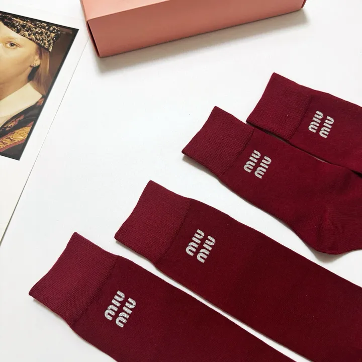 スーパーコピー ミュウミュウ 靴下